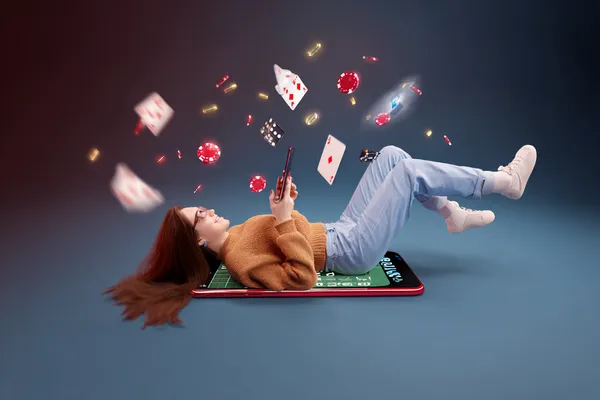 Một người phụ nữ quyến rũ cầm chip casino trong không gian ánh đèn rực rỡ, đại diện cho bầu không khí casino trực tuyến của TR88.